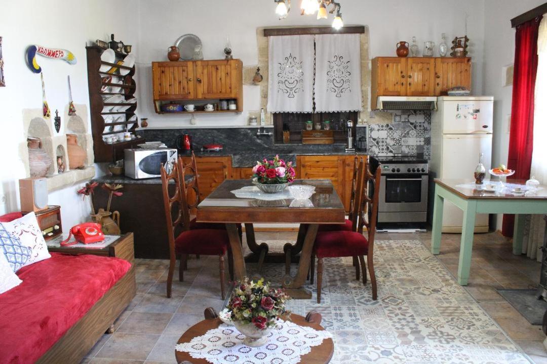 Traditional House Maria Azoyiras Luaran gambar