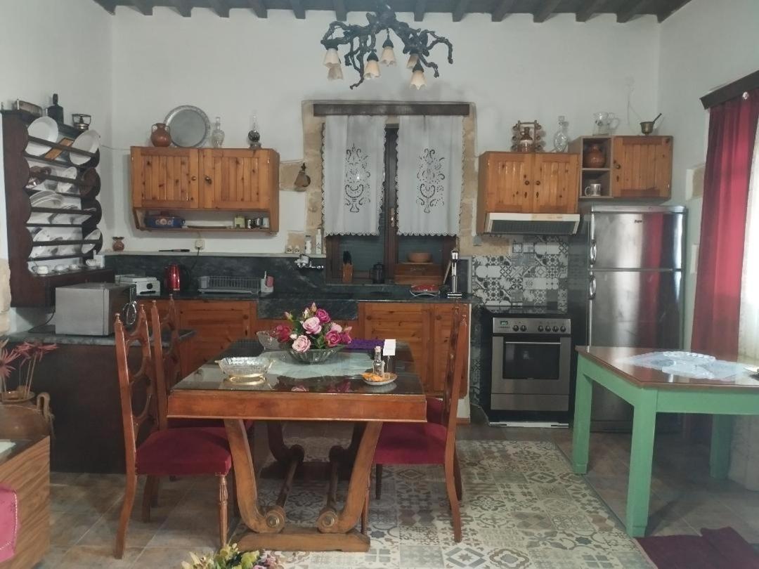 Traditional House Maria Azoyiras Luaran gambar